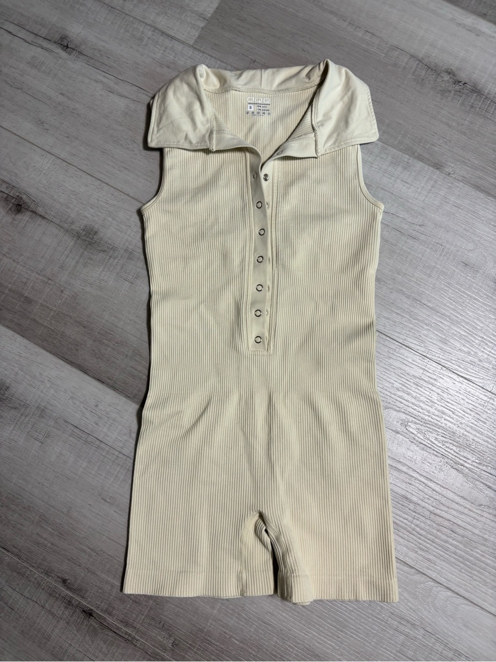 OQQ Ribbed Collared Bodysuit Snap Front Cream Small